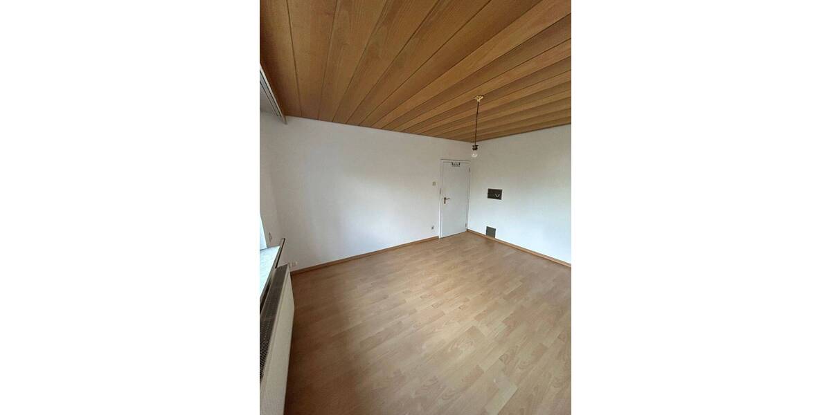 Charmante Doppelhaushälfte im fränkischen Stil mit Garage in ruhiger Wohnlage von Alterlangen (sanierungsbedürftig) 5 zimmer