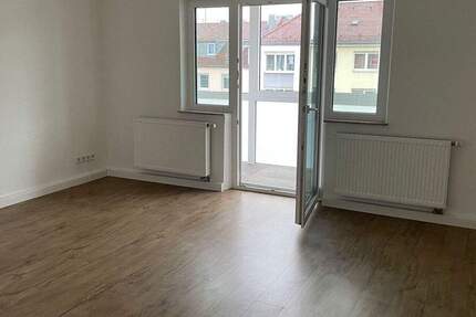 Sanierte, helle und sehr geräumige 2-Zimmer-Wohnung mit Wintergarten - Balkon im 5.OG - Stadtteil Rennweg 2 zimmer