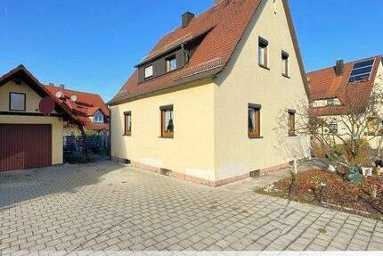 Haus Lauf - 4 Zimmer, 111 m&sup2;, 392.000&euro; | Angebot:25743115