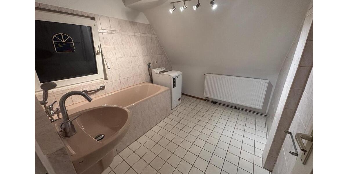 Dachgeschoßwohnung Oberasbach - 2 Zimmer, 45 m&sup2;, 670&euro; | Angebot:27616421