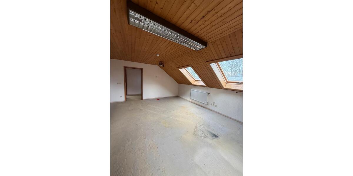 Zimmer zu vermieten all inklusive 2 x Dachgeschoss einmal Keller zimmer