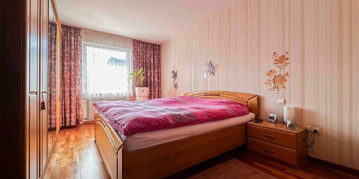 Doppelhaushälfte Nürnberg Schweinau - 8 Zimmer, 179 m&sup2;, 589.000&euro; | Angebot:26028374