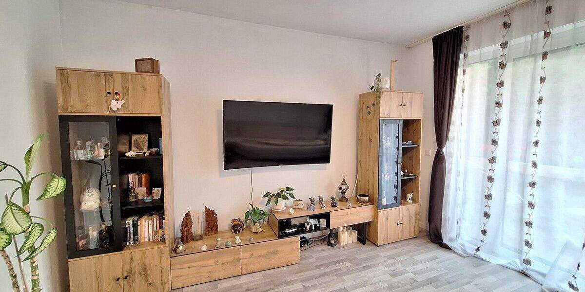 TOP 3-Zimmer Wohnung im Hochparterre mit Balkon und Einzelgarage in ruhiger Lage 3 zimmer