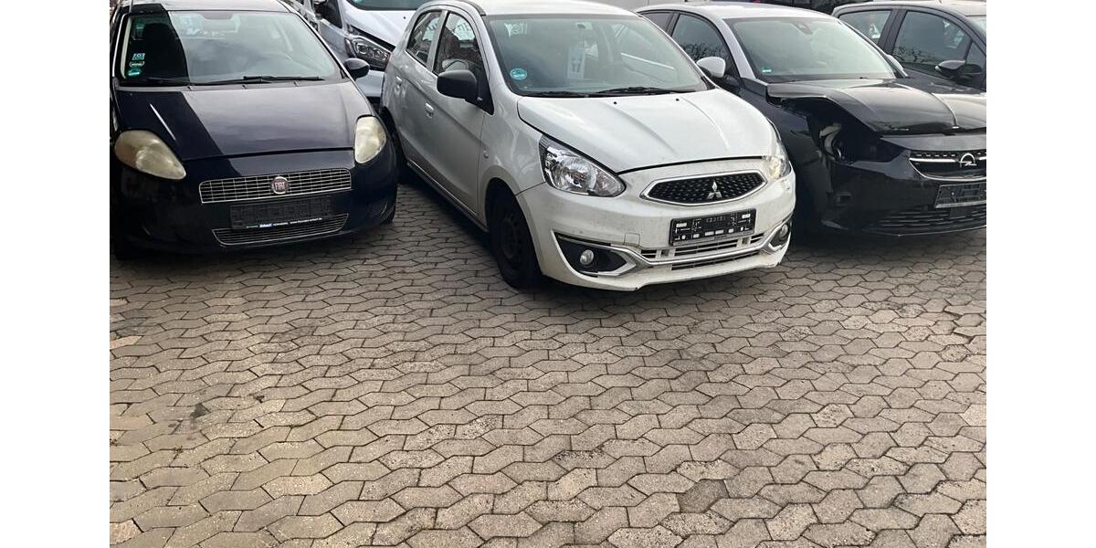 Gebrauchtwagenplatz für 30-40 Autos zimmer