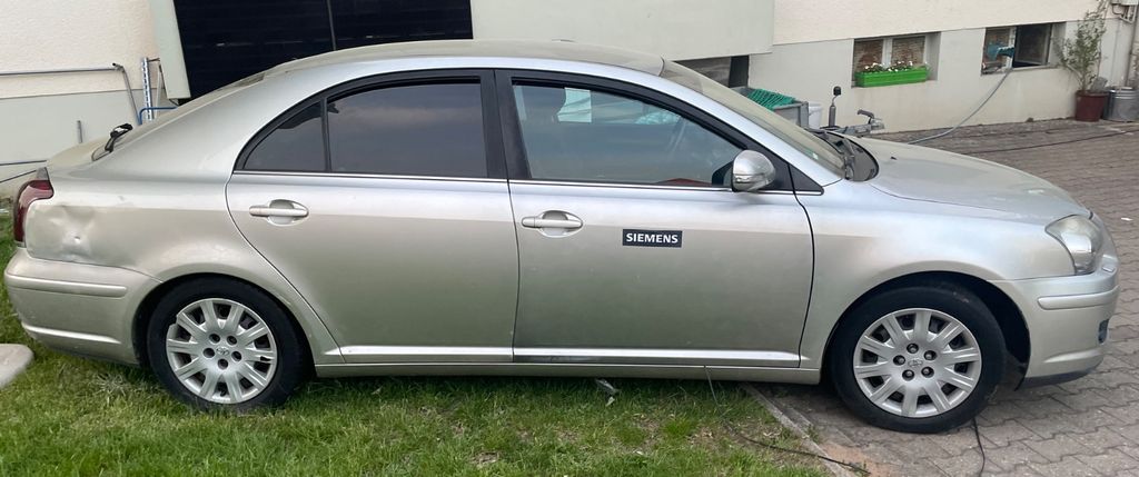 Toyota Avensis 158.241 km 2.000 &euro; Buckenhof 91054