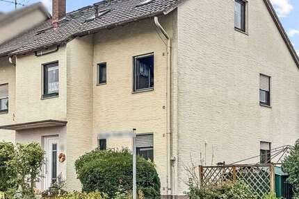 Haus zum Kaufen in Cadolzburg 349.000 € 150 m² 8 zimmer