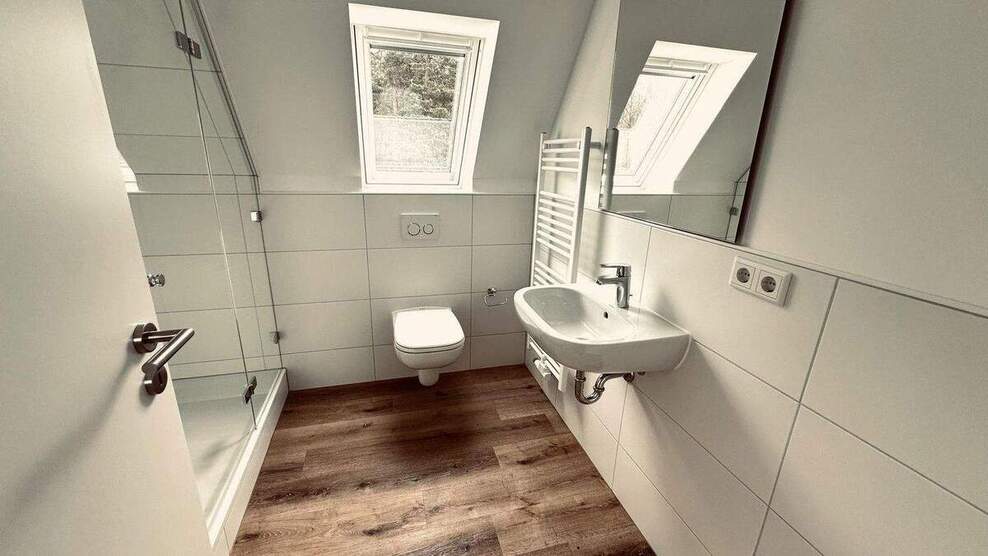 Top sanierte DHH mit neuer EBK + Garage in rhg. Lage N-Ziegelstein 5 zimmer