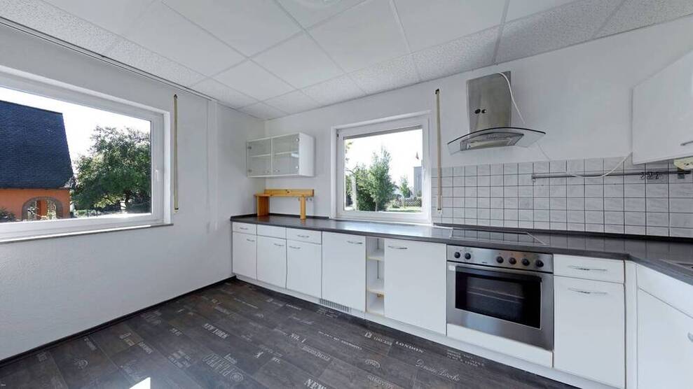 Hier lohnt sich ein zweiter Blick! Ein- oder Zweifamilienhaus mit Doppelgarage in Unterferrieden