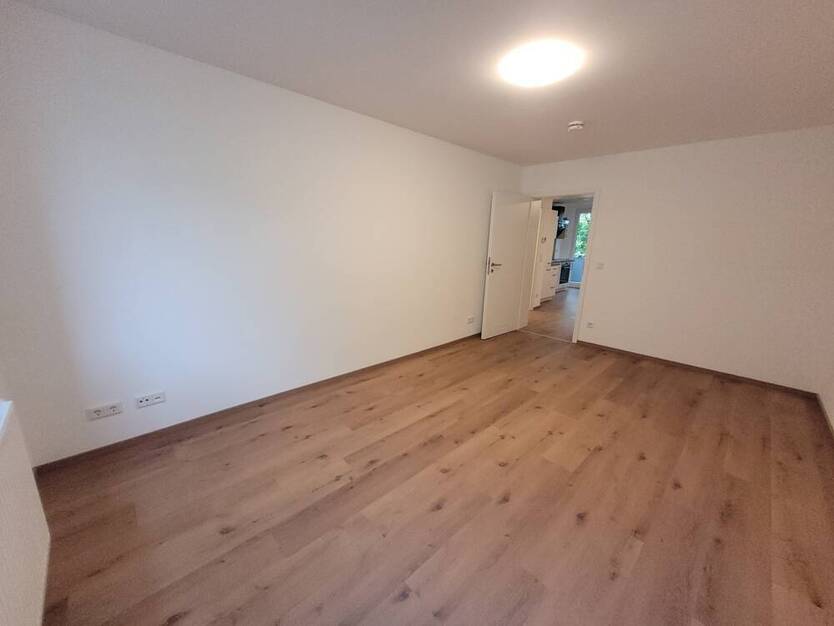 * Lichtdurchflutete 2-Zi-Whg. mit EINBAUKÜCHE und BALKON im beliebten NIBELUNGENVIERTEL *