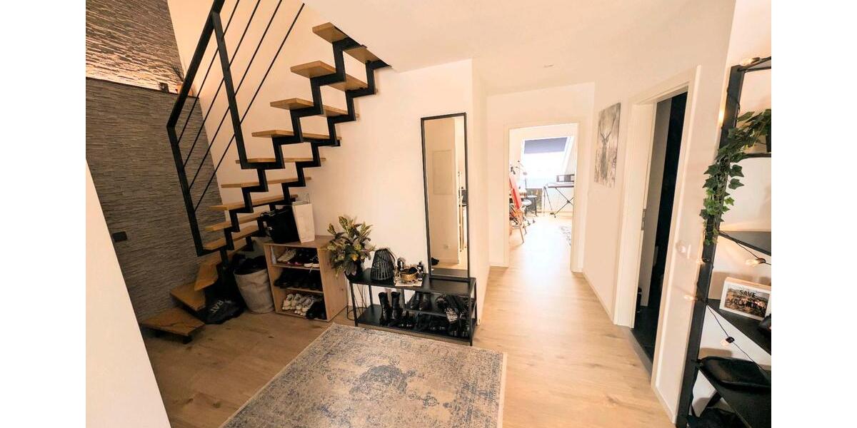 Kernsanierte 3Zi. Maisonette Wohnung inkl. Tiefgarage und Keller 3 zimmer