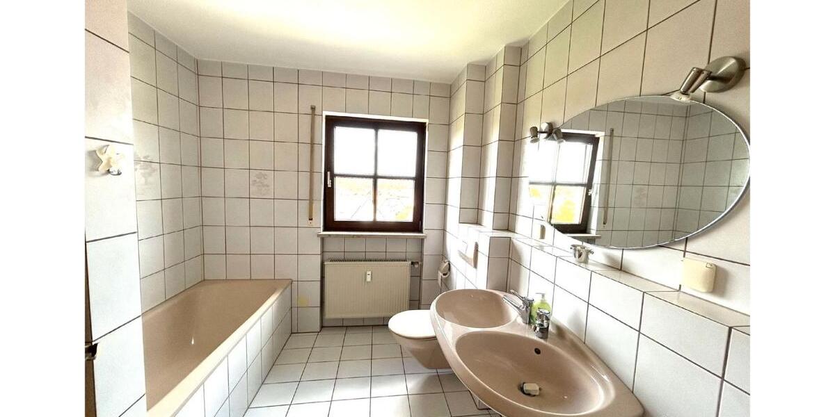 Dachgeschoßwohnung Roth - 3.5 Zimmer, 78 m&sup2;, 228.000&euro; | Angebot:26688739