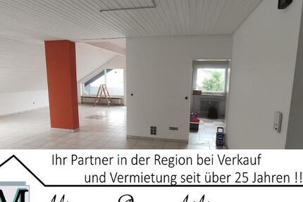 3- Zi. DG Wohnung mit 2 Balkonen und Garage 3 zimmer
