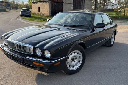 Jaguar Daimler 142.000 km 12.900 &euro; Nürnberg 90443