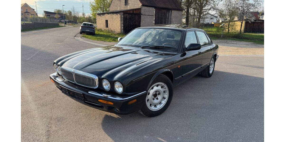 Jaguar Daimler 142.000 km 12.900 &euro; Nürnberg 90443