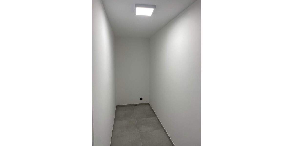 Hochwertige, energetisch sanierte 5-Zimmer-EG-Wohnung mit Balkon, Garten u. 2 Garagenstellplätzen 5 zimmer