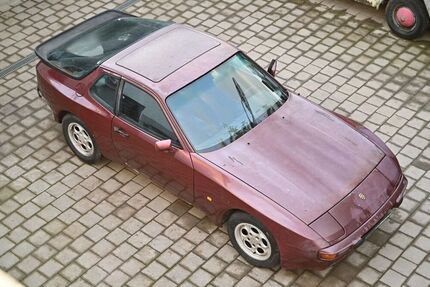 Porsche 944