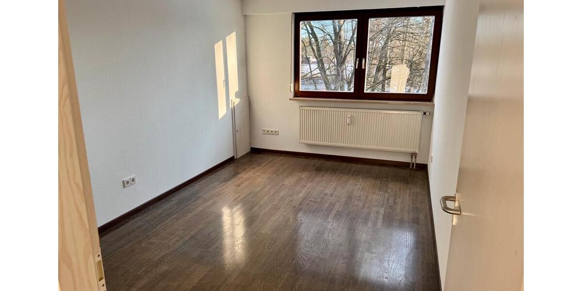 Großzügige 5-Zimmer Wohnung in Waldrandlage mit Süd-Balkon 5 zimmer