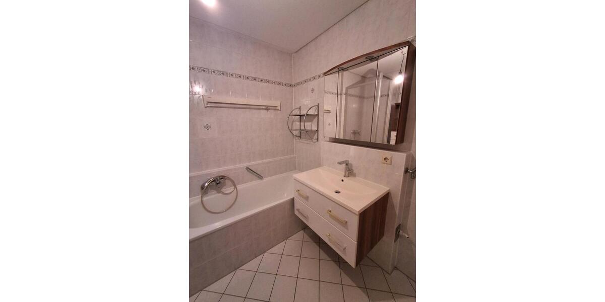 Dachgeschoßwohnung Roth - 3 Zimmer, 75 m&sup2;, 250.000&euro; | Angebot:26990019