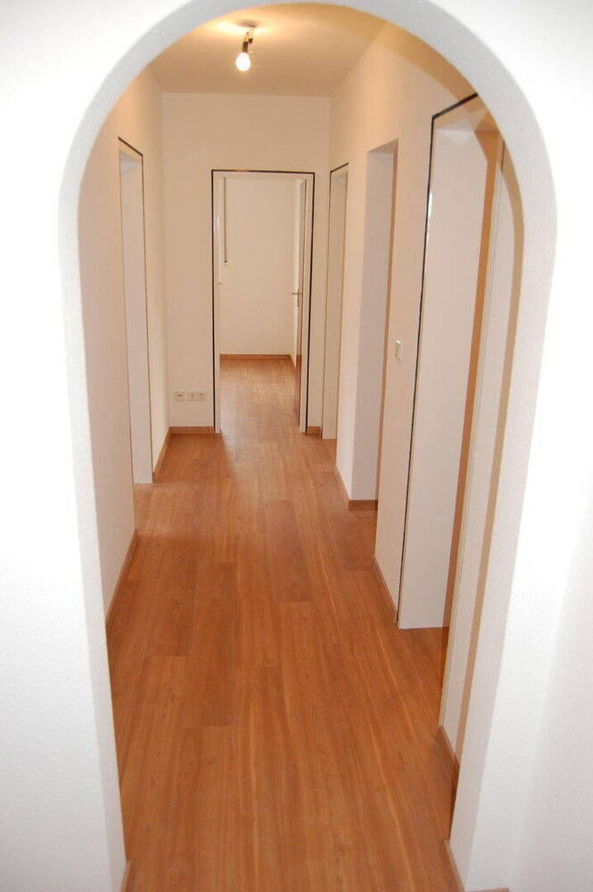 Sanierte große und helle 3 - Zimmer Wohnung in zentraler Lage!