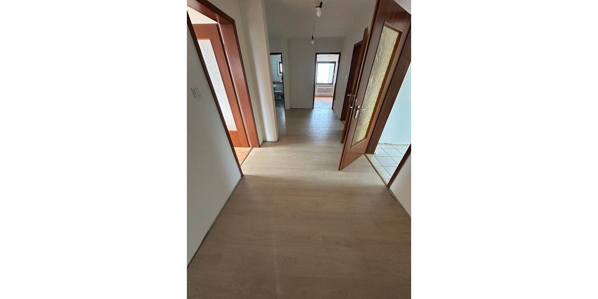 Dachgeschoßwohnung Langenzenn - 4 Zimmer, 94 m&sup2;, 850&euro; | Angebot:24812555