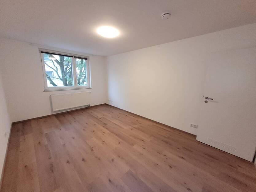 * Lichtdurchflutete 2-Zi-Whg. mit EINBAUKÜCHE und BALKON im beliebten NIBELUNGENVIERTEL *