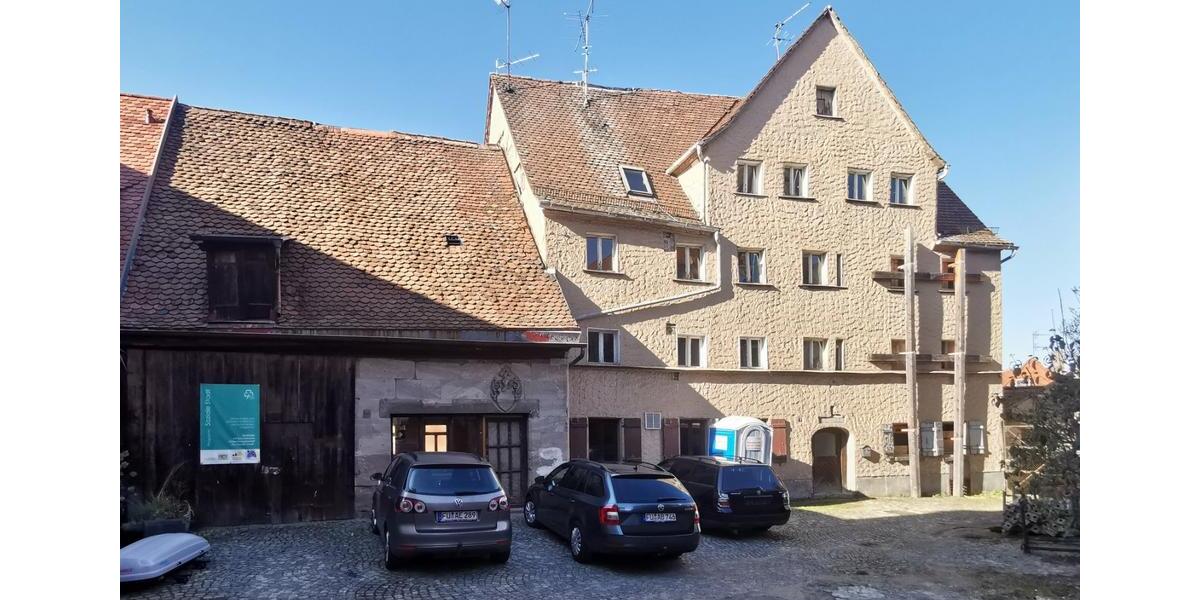 MFH mit Nebengebäude in bester Lage der Fürther Altstadt, Denkmal zimmer
