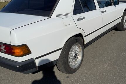 Mercedes-Benz 190 179.000 km 9.990 &euro; Nürnberg 90429