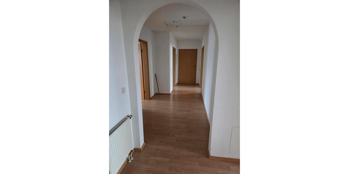 Unvermietete 3 Zimmer Dachgeschoss Wohnung 3 zimmer