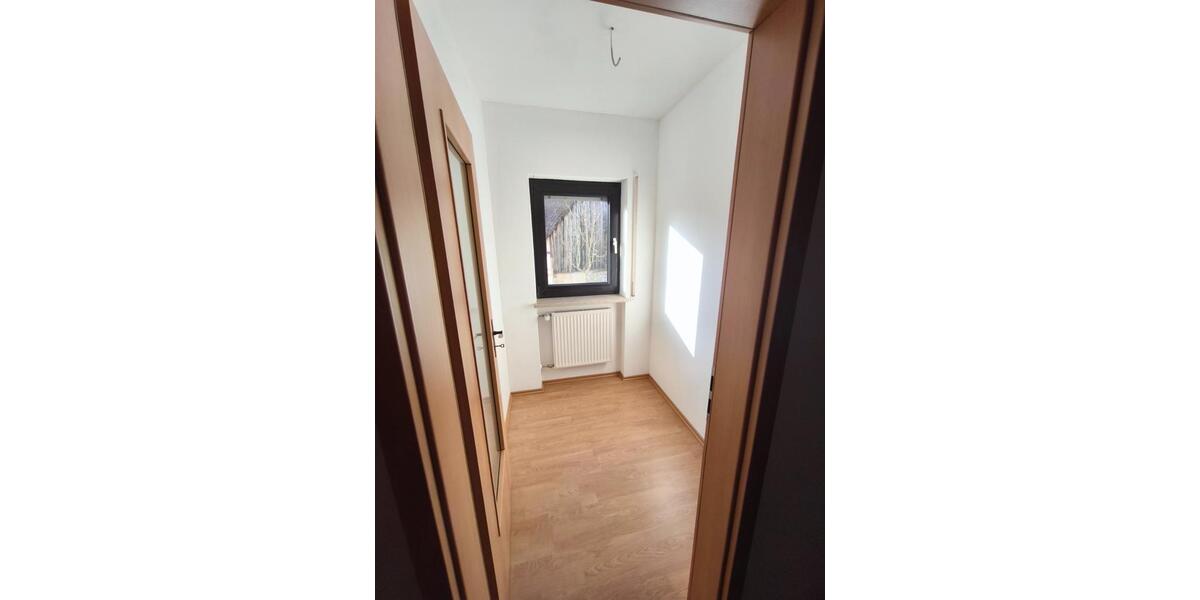 Etagenwohnung Neunkirchen am Brand - 3 Zimmer, 125 m&sup2;, 1.000&euro; | Angebot:24849348