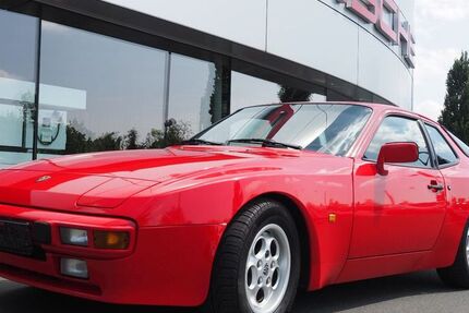 Porsche 944