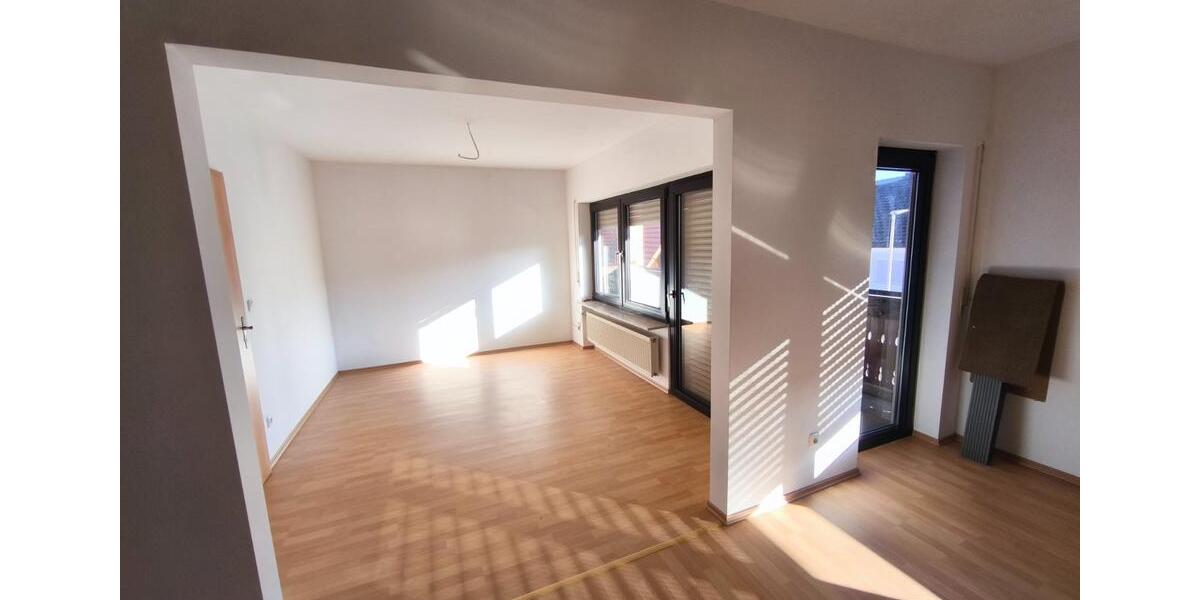 Etagenwohnung Neunkirchen am Brand - 3 Zimmer, 125 m&sup2;, 950&euro; | Angebot:24849348