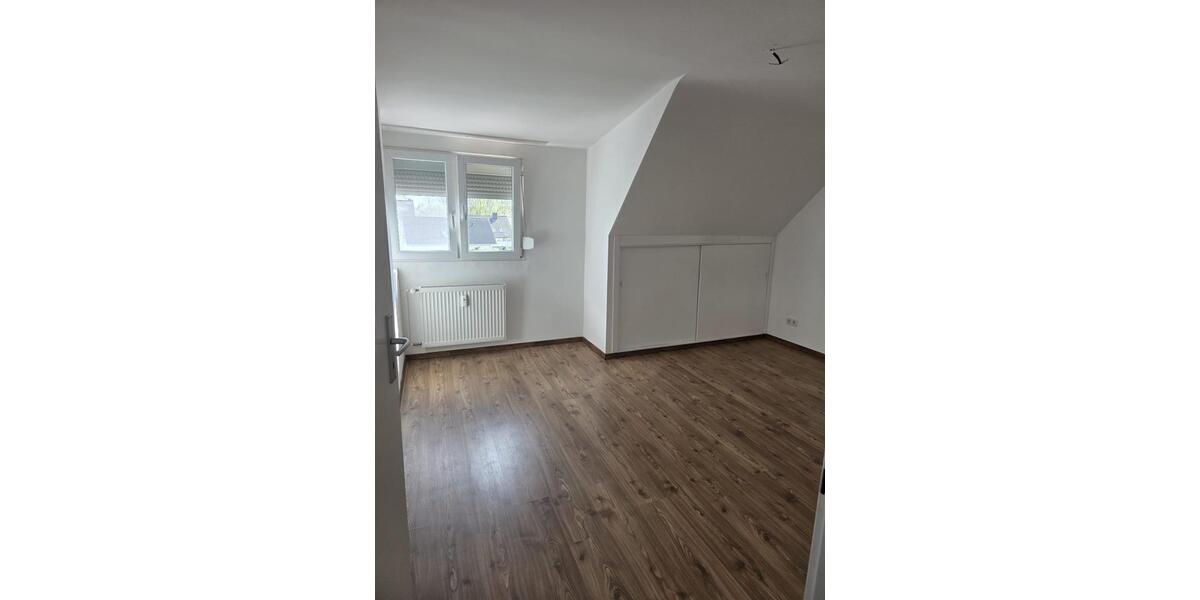 Etagenwohnung Nürnberg Schnepfenreuth - 3 Zimmer, 90 m&sup2;, 1.100&euro; | Angebot:26400495