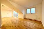Erstbezug! 2 Zimmer DG Wohnung mit Sonnenloggia zum Wohlfühlen, neue Böden, neues Bad, saniert!