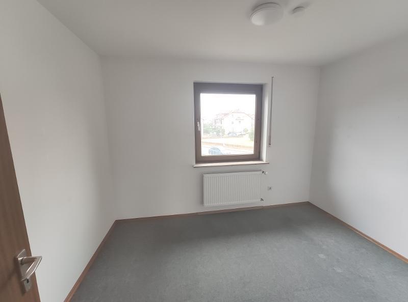 4 Zi. OG Wohnung mit Balkon, Gartenanteil und Garage
