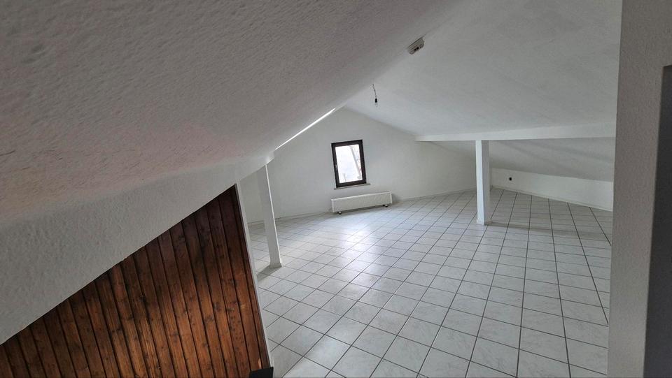 Dachgeschoßwohnung Röthenbach an der Pegnitz - 2 Zimmer, 63 m&sup2;, 600&euro; | Angebot:25509738