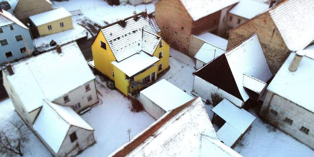 Charmantes Zweifamilien-Bauernhaus mit Scheune, Innenhof und Garten 9 zimmer
