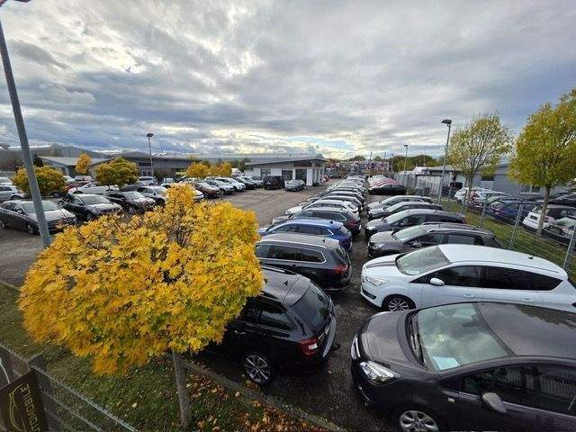 Erfolgreiches Autohaus mit Hochwertigem Büro und Waschstrasse im Zentrum der Händlergebiets Fürth zimmer