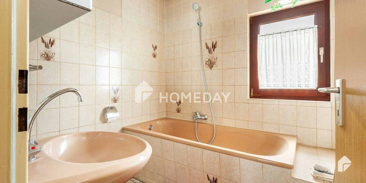 Attraktives Zweifamilienhaus mit 8 Zimmern, EBK und Garage in ruhiger Lage von Nürnberg 8 zimmer