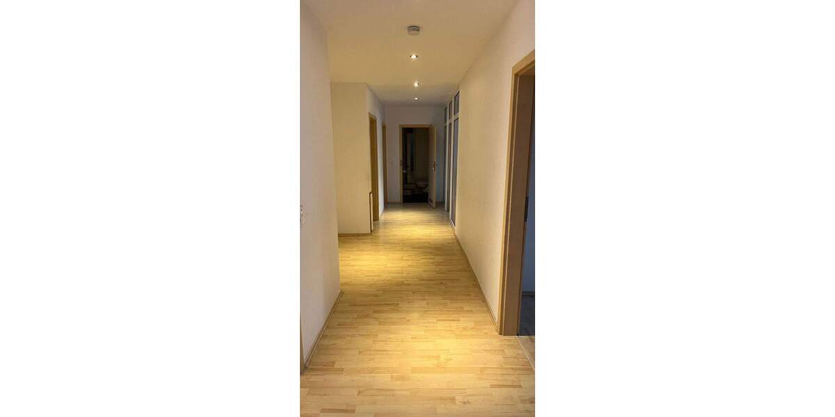 Große 4-Zimmer-Wohnung mit Balkon im Herzen von Feucht 4 zimmer