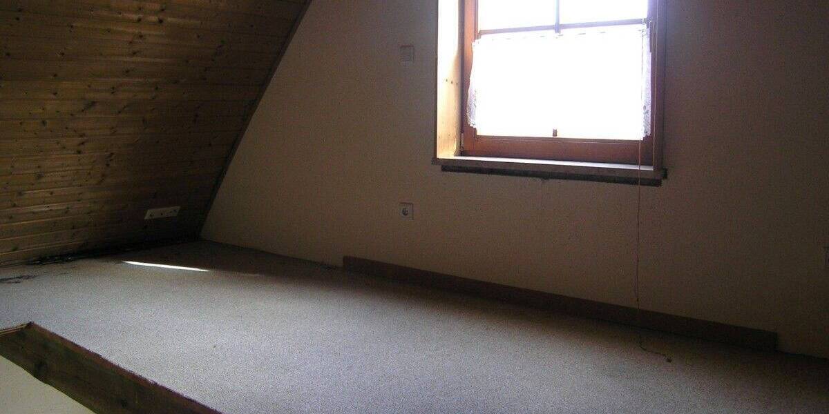 1-Familien-Haus idyllisch gelegen mit Nebengebäude, Garage und PKW-Stellplatz 6 zimmer