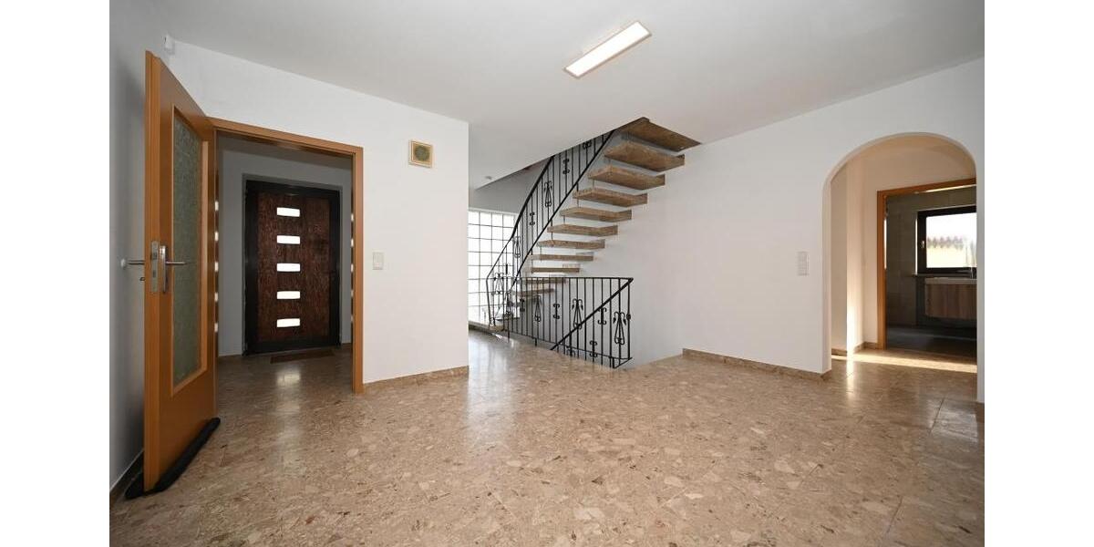 Herrliches Zuhause für die große Familie - sofort verfügbar! Renoviertes Einfamilienhaus in gefragter Lage 6 zimmer