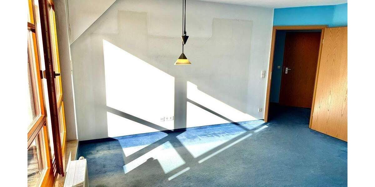 ... Freuen sie sich - hier werden sie sich wohlfühlen: sonnige Dachgeschoss-Wohnung mit Loggia ... 2 zimmer