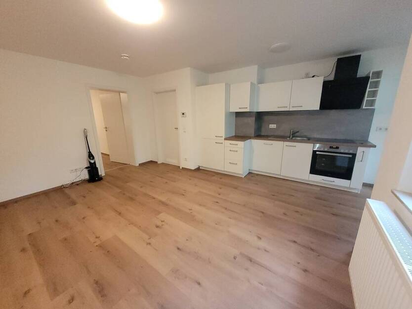 * Lichtdurchflutete 2-Zi-Whg. mit EINBAUKÜCHE und BALKON im beliebten NIBELUNGENVIERTEL *