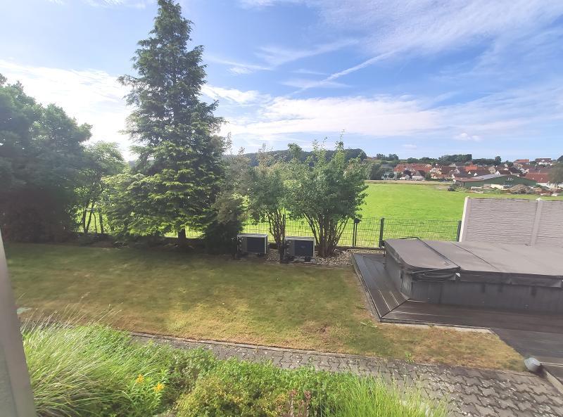 Zweifamilienhaus in Ortsrandlage mit Doppelgarage, Pool und gehobener Ausstattung 8 zimmer