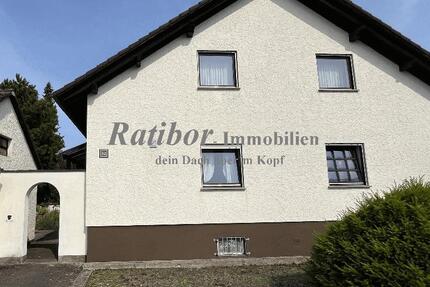 Sehr gepflegtes 2-Familienhaus mit Einliegerwohnung und 2 Doppelgaragen in begehrter Wohnlage in Roth OT 11 zimmer