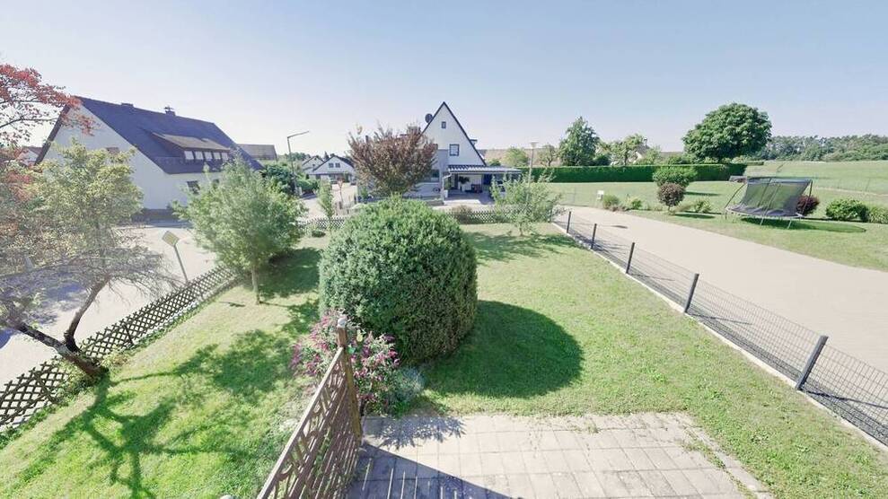 Hier lohnt sich ein zweiter Blick! Ein- oder Zweifamilienhaus mit Doppelgarage in Unterferrieden