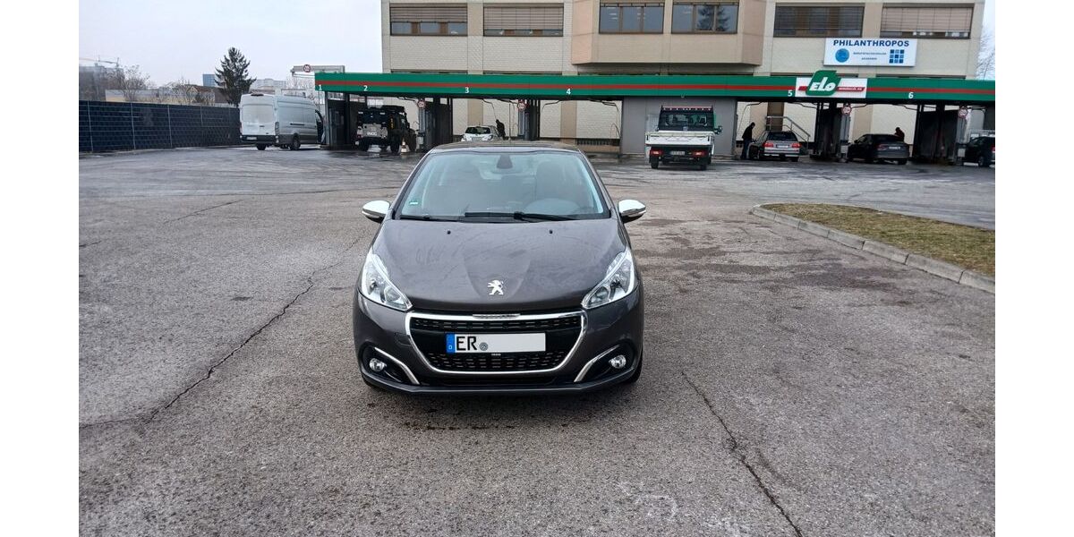 Peugeot 208 97.946 km 8.990 &euro; Erlangen 91052