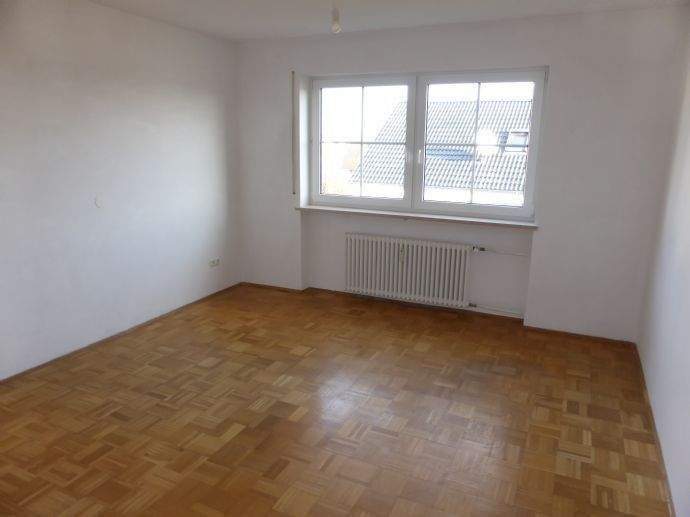 Etagenwohnung Heroldsberg - 4 Zimmer, 105 m&sup2;, 1.100&euro; | Angebot:25780664