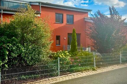 Haus Berg bei Neumarkt in der Oberpfalz - 7 Zimmer, 199 m&sup2;, 2.500&euro; | Angebot:27614304
