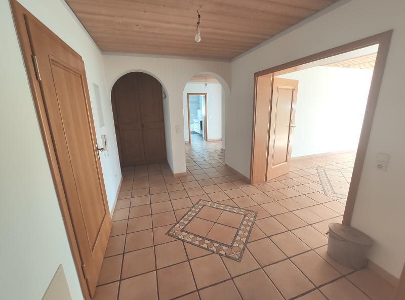 Zweifamilienhaus in Ortsrandlage mit Doppelgarage, Pool und gehobener Ausstattung 8 zimmer